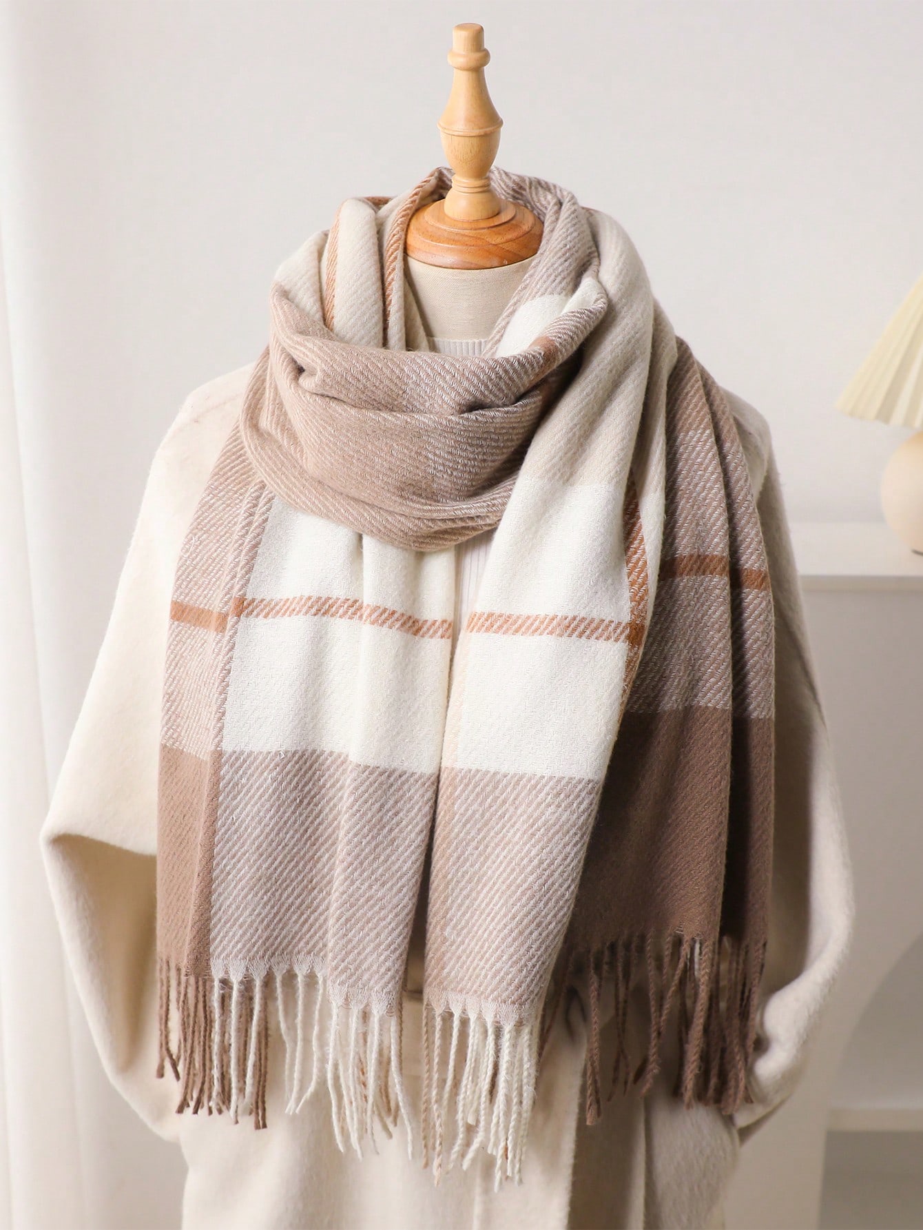 Infinity Scarf Knit - ผ้าพันคอผู้หญิงลายสก็อตผ้าแคชเมียร์เทียมสำหรับฤดูหนาว 1 ชิ้น ดีไซน์เรียบง่าย ทันสมัย พร้อมพู่ตกแต่ง