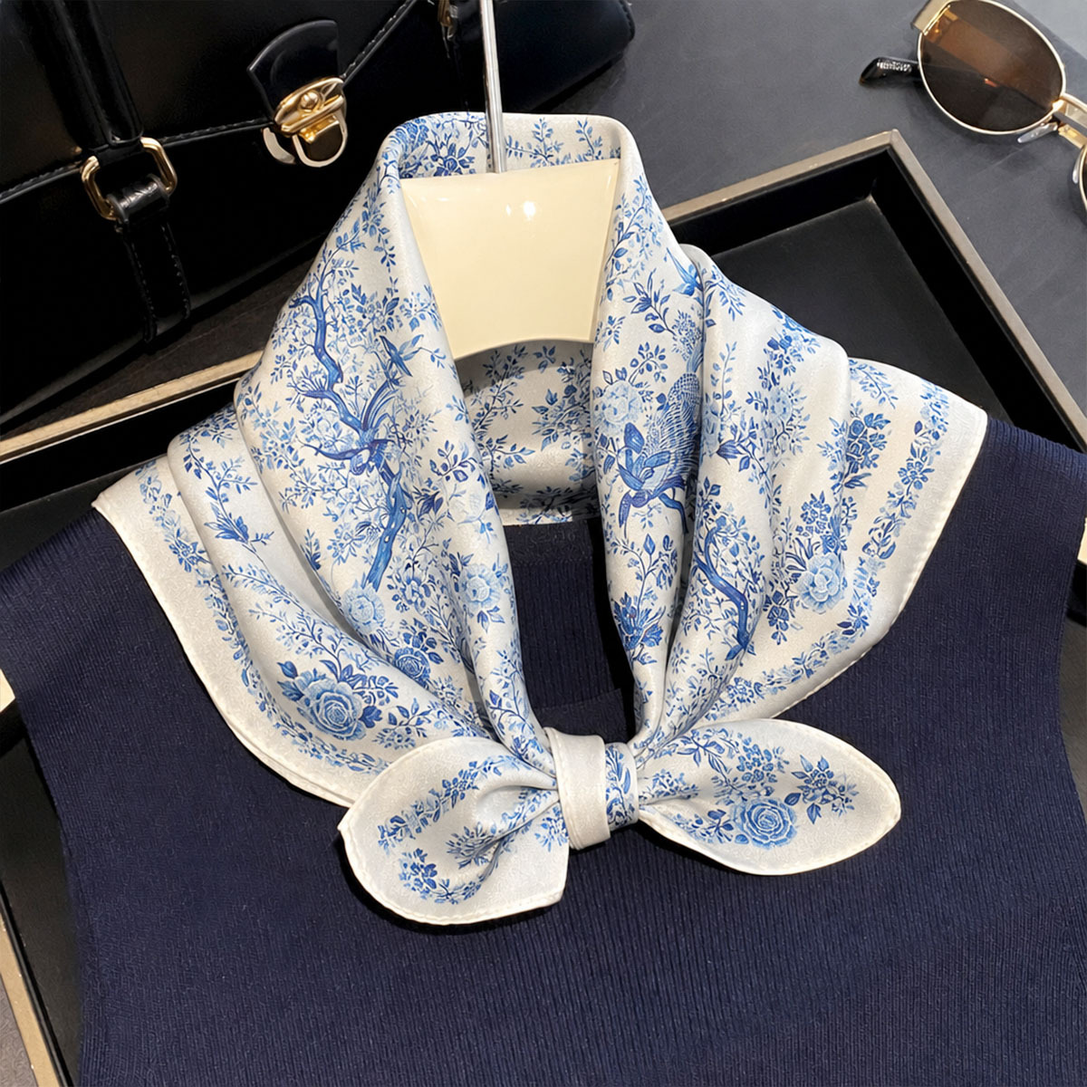 ผ้าพันคอไหมแท้ 100% สำหรับผู้ห - Scarf Silk Square บทวิจารณ์และราคา